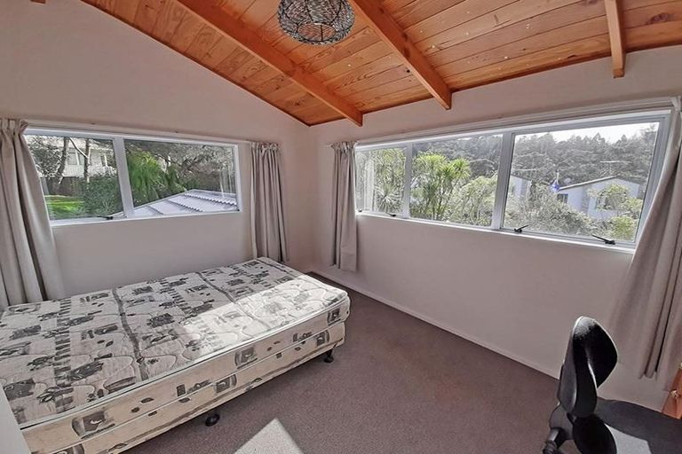 Photo of property in 14 La Roche Place, Northcote, Auckland, 0627