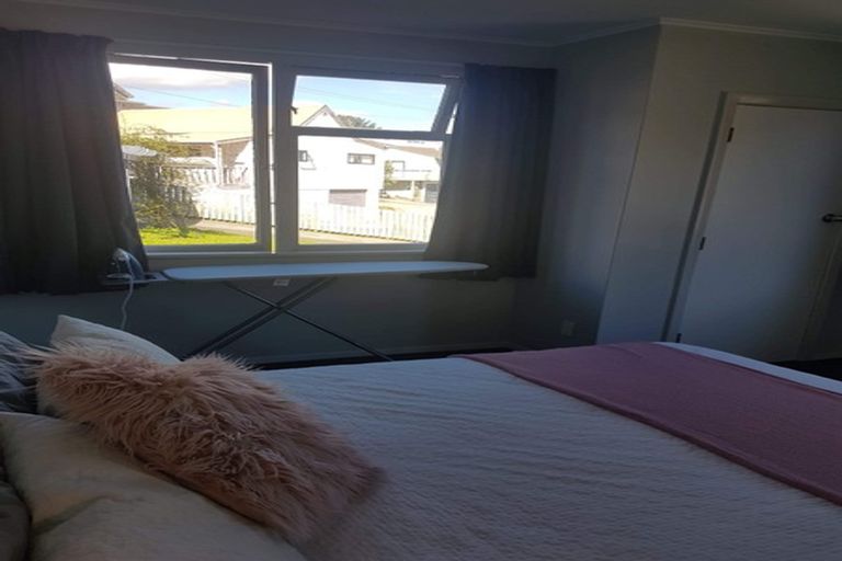 Photo of property in 18 Owhiti Street, Titahi Bay, Porirua, 5022
