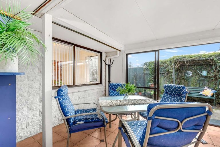 Photo of property in 3 Caroline Crescent, Highbury, Palmerston North, 4412