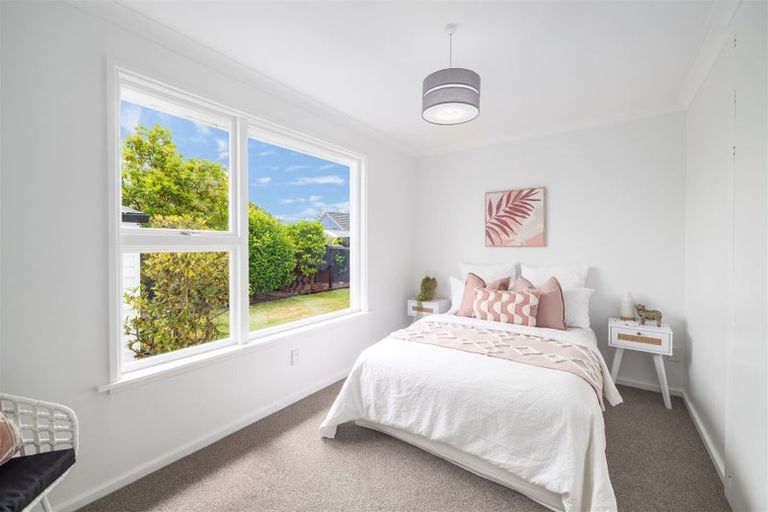 Photo of property in 100 Avondale Road, Avondale, Christchurch, 8061