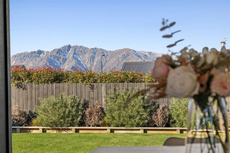 Photo of property in 16 Sentinel Drive, Lake Hawea, 9382