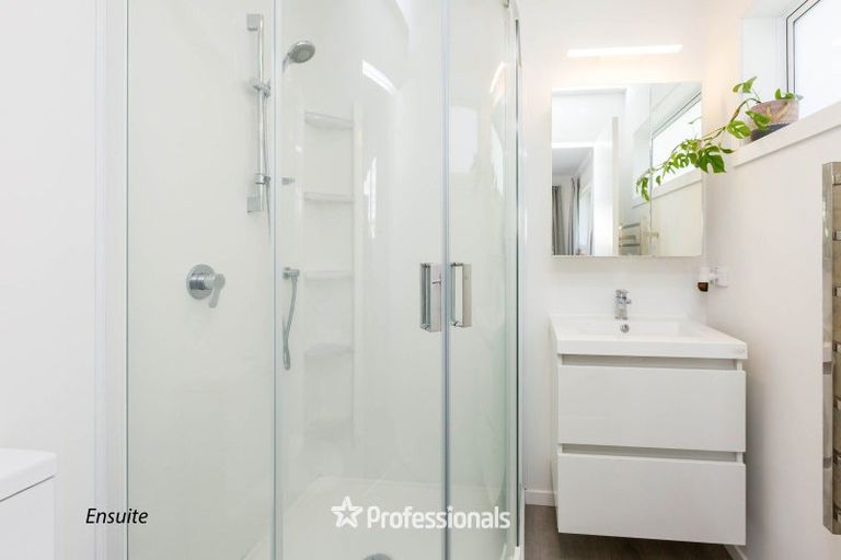 Photo of property in 21 Salisbury Crescent, Wallaceville, Upper Hutt, 5018