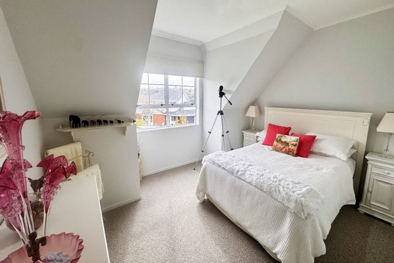 Photo of property in 19 Ravenstone Place, Chatswood, Auckland, 0626