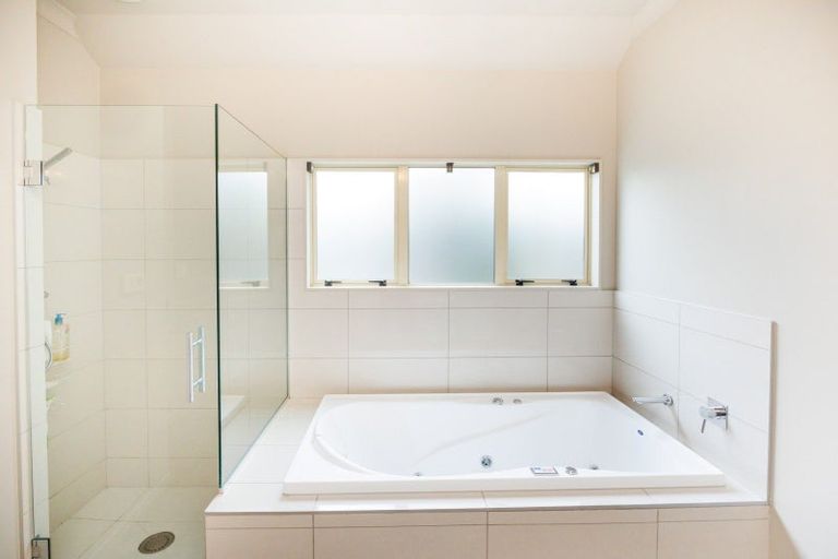 Photo of property in 11 Pastoral Lane, Hokowhitu, Palmerston North, 4410