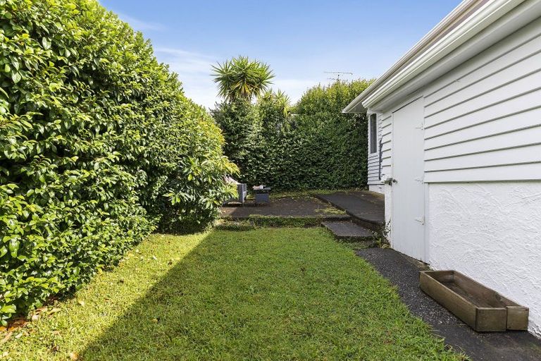 Photo of property in 1/60 Hillcrest Avenue, Hillcrest, Auckland, 0627