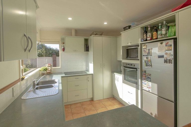 Photo of property in 52 Neeve Road, Taradale, Napier, 4112