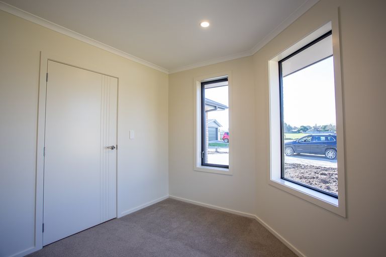 Photo of property in 7 Devon Lane, Carterton, 5713