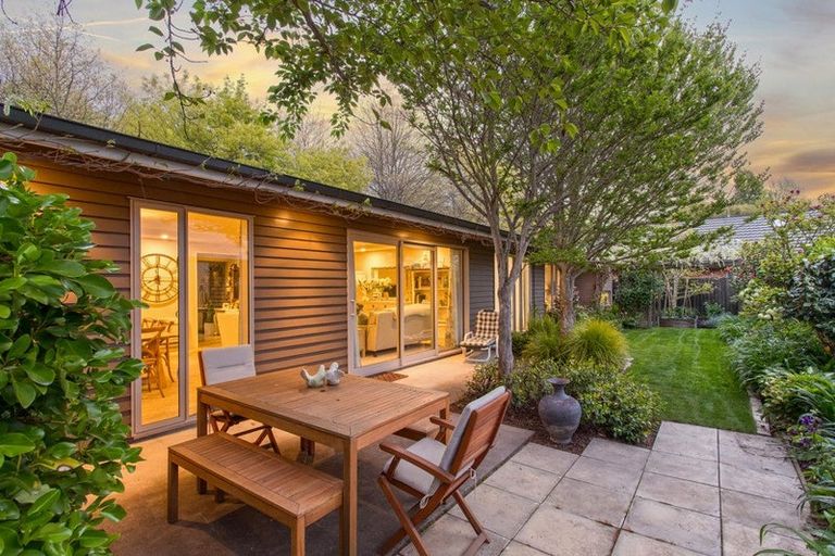 Photo of property in 112 Englefield Road, Northwood, Christchurch, 8051