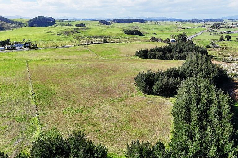 Photo of property in 413a Baylys Coast Road, Dargaville, 0377