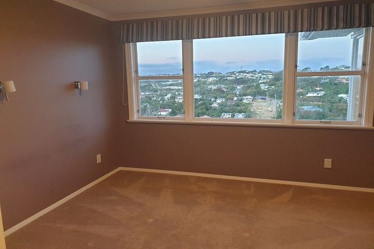 Photo of property in 111 Ruskin Road, Newlands, Wellington, 6037