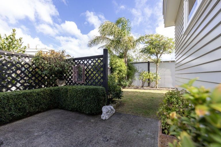 Photo of property in 5 Eatwell Avenue, Paraparaumu Beach, Paraparaumu, 5032