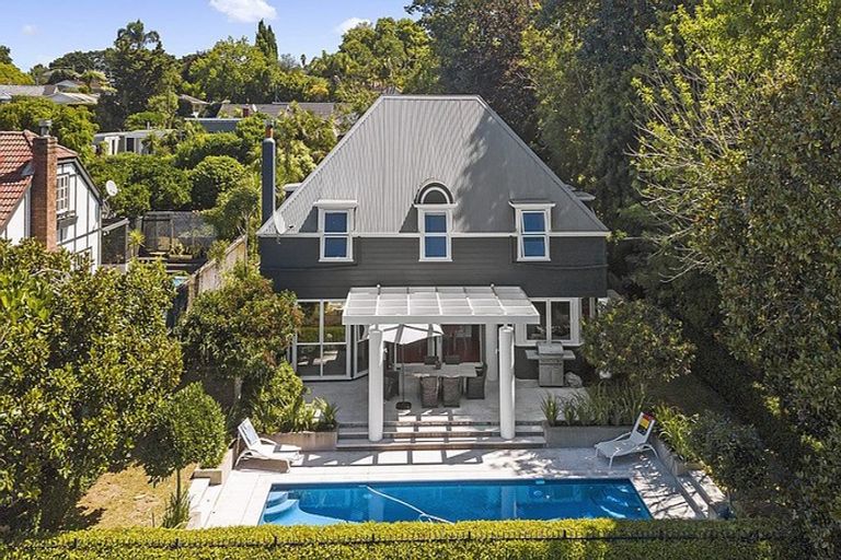 Photo of property in 6a Terrylyn Drive, Hillcrest, Auckland, 0627