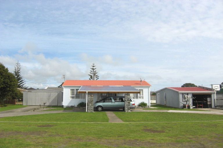 Photo of property in 77 Leslie Street, Waitara, 4320