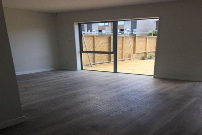 Photo of property in 4 Meritage Lane, Te Atatu South, Auckland, 0610