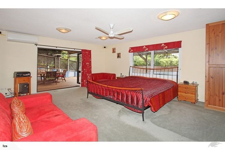 Photo of property in 24 Holt Avenue, Torbay, Auckland, 0630