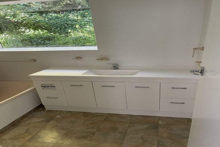 Photo of property in 6 Churton Drive, Churton Park, Wellington, 6037