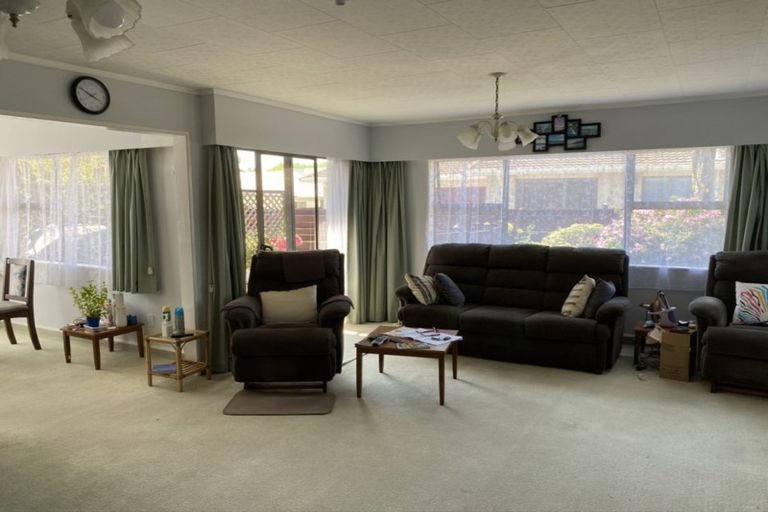 Photo of property in 16 Matai Place, Hawera, 4610