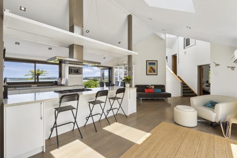 Photo of property in 5 Limeburners Close, Hobsonville, Auckland, 0618