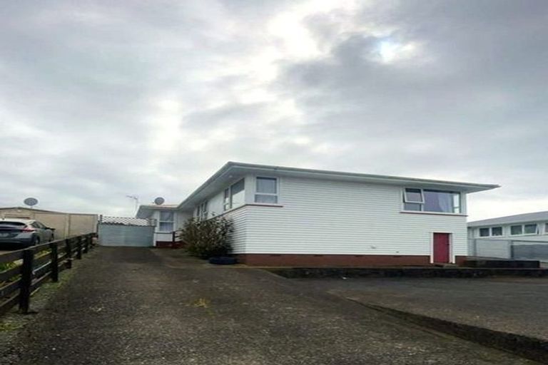 Photo of property in 34 Beauzami Crescent, Ascot Park, Porirua, 5024
