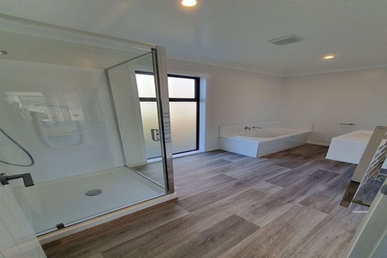 Photo of property in 1 Koreke Close, Kenepuru, Porirua, 5022