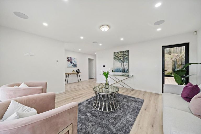 Photo of property in 11 Tawapou Close, Massey, 0614