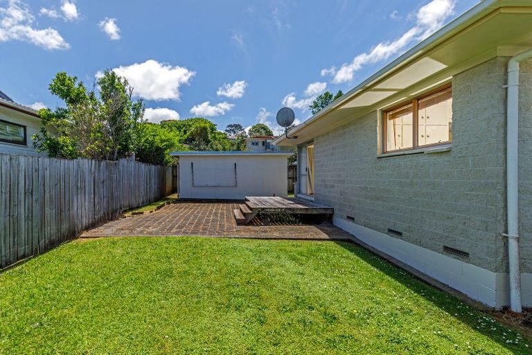 Photo of property in 2/16 Mannering Place, Hillcrest, Auckland, 0627