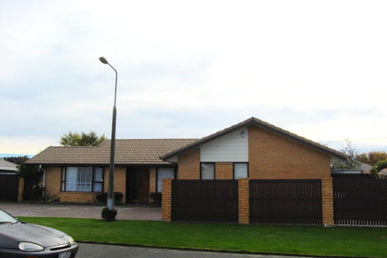 Photo of property in 8 Thornhill Place, Sockburn, Christchurch, 8042