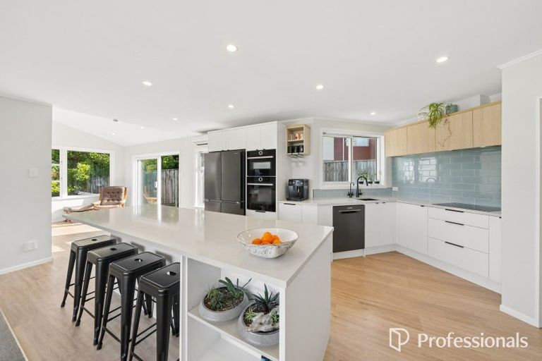 Photo of property in 24 Pekanga Road, Normandale, Lower Hutt, 5010