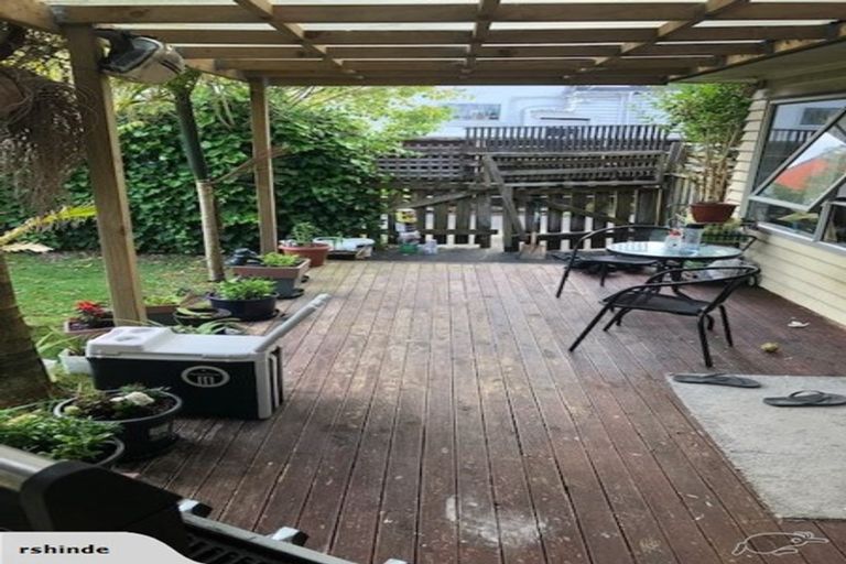 Photo of property in 4 Kaurilands Road, Titirangi, Auckland, 0604