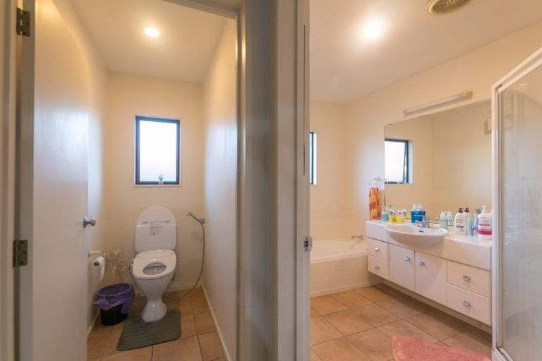 Photo of property in 42 Caribbean Drive, Unsworth Heights, Auckland, 0632