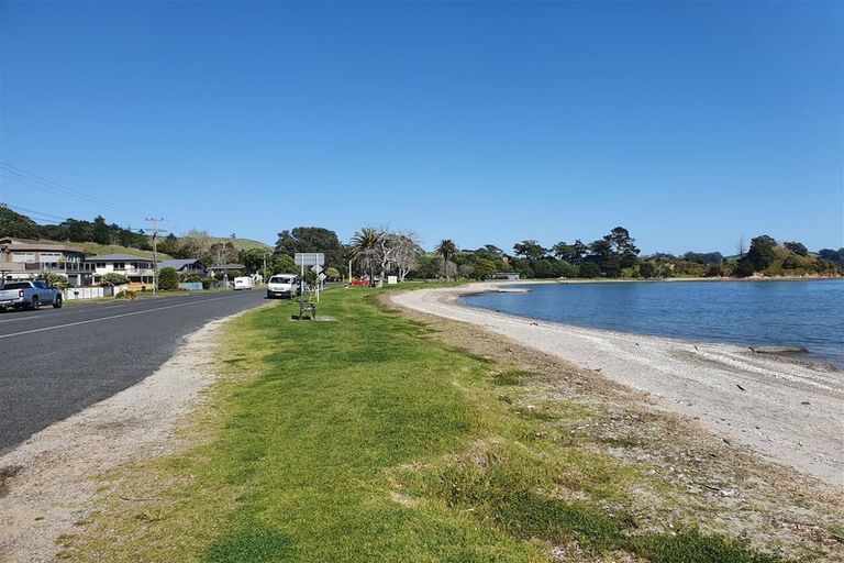 Photo of property in 1 Lamont Place, Waikanae, 5036