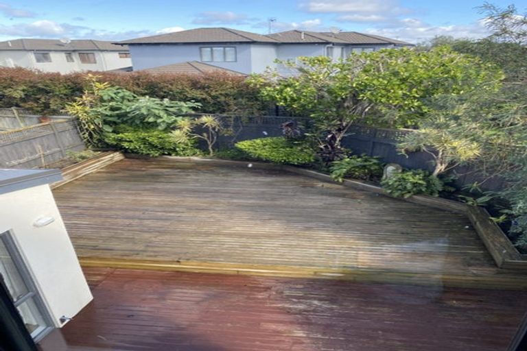 Photo of property in 54 Provence Esplanade, Te Atatu Peninsula, Auckland, 0610