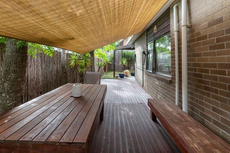 Photo of property in 8/37 Fields Parade, Oteha, Auckland, 0632