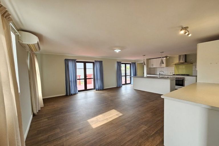 Photo of property in 3-3a Mana Avenue, Titahi Bay, Porirua, 5022