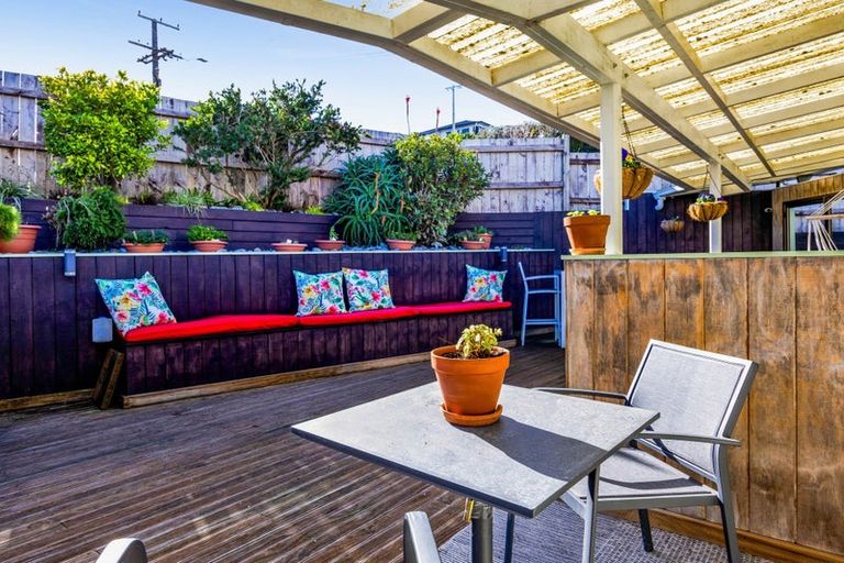 Photo of property in 5 Scott Street, Moturoa, New Plymouth, 4310