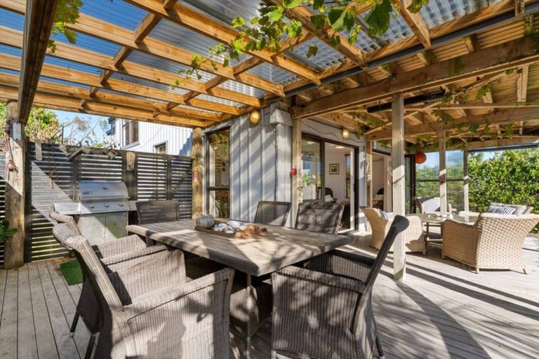 Photo of property in 988 Papamoa Beach Road, Papamoa Beach, Papamoa, 3118