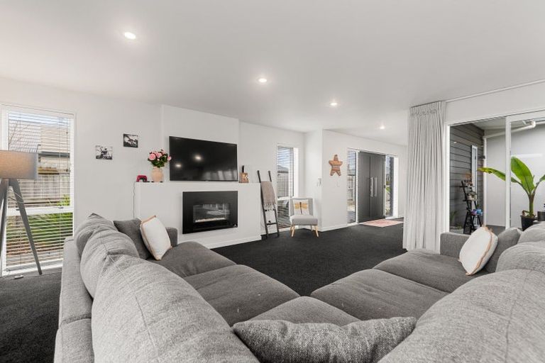 Photo of property in 10 Monaco Grove, Fitzherbert, Palmerston North, 4410