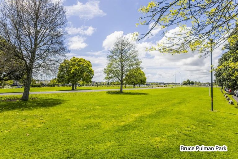 Photo of property in 37 The Track, Takanini, 2112