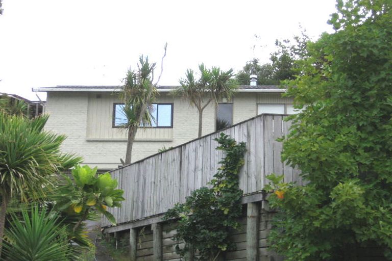 Photo of property in 8 Anchor Place, Beach Haven, Auckland, 0626