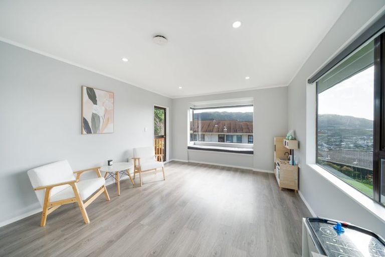 Photo of property in 60 Woodman Drive, Tawa, Wellington, 5028