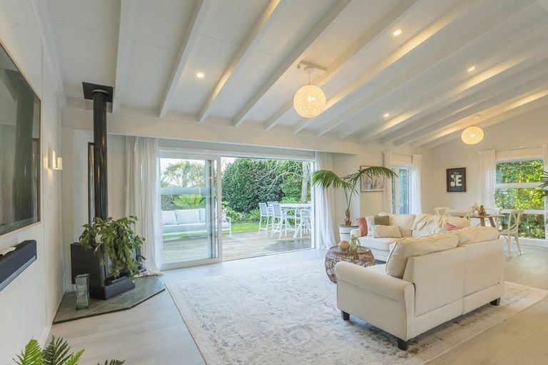 Photo of property in 301 Te Moana Road, Waikanae, 5036