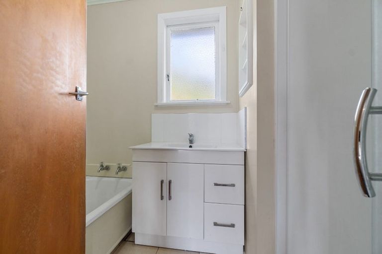 Photo of property in 21 Nikau Street, New Lynn, Auckland, 0600