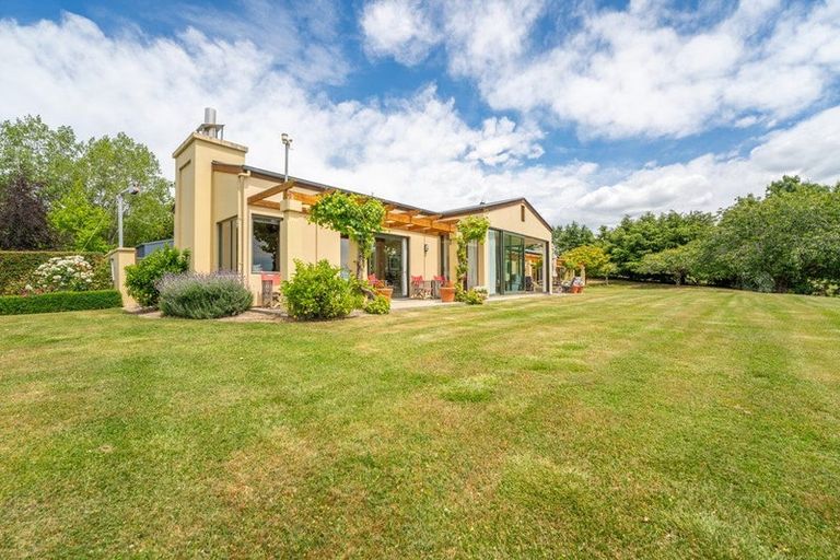 Photo of property in 32 Gladstone Road, Hadlow, Timaru, 7974