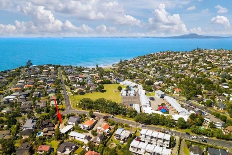 Photo of property in 2/39 Browns Bay Road, Browns Bay, Auckland, 0630