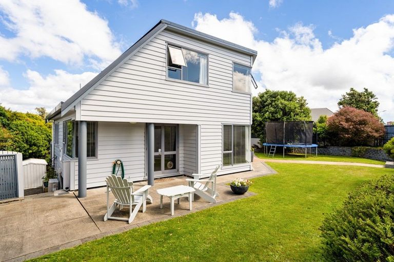 Photo of property in 40 Joseph Banks Drive, Whitby, Porirua, 5024