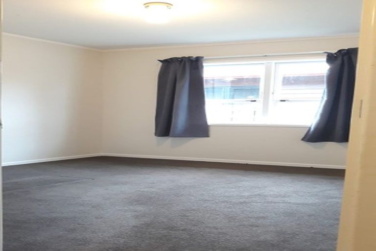 Photo of property in 5 Denver Avenue, Sunnyvale, Auckland, 0612