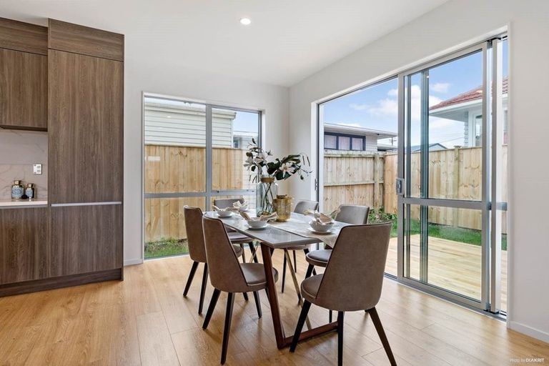 Photo of property in 8a Karamu Street, Te Atatu Peninsula, Auckland, 0610