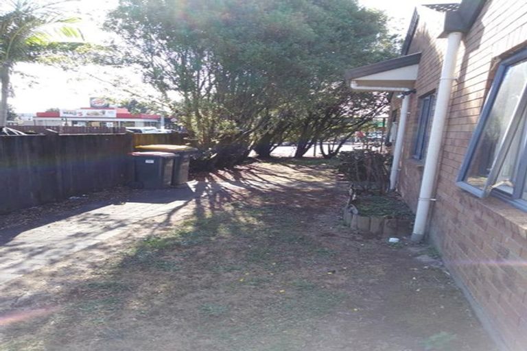 Photo of property in 2/202 Massey Road, Mangere East, Auckland, 2024