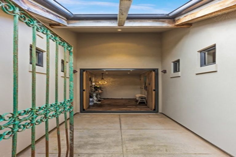 Photo of property in 99 Kent Terrace, Taradale, Napier, 4112