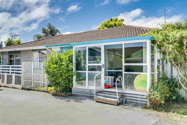 Photo of property in 2/136 Wainoni Road, Avondale, Christchurch, 8061